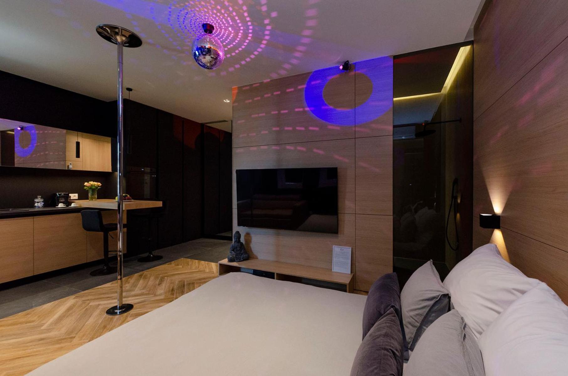 Lupoapartments Z Jacuzzi Pole Dance Leczycka 29 Klimatyzacja Parking Dostep Na Kod Łódź Chambre photo